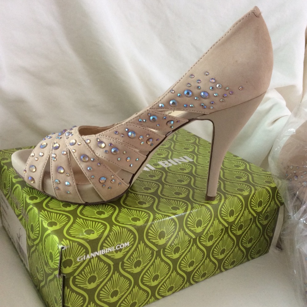 Giana Bini Peep Toe Pumps